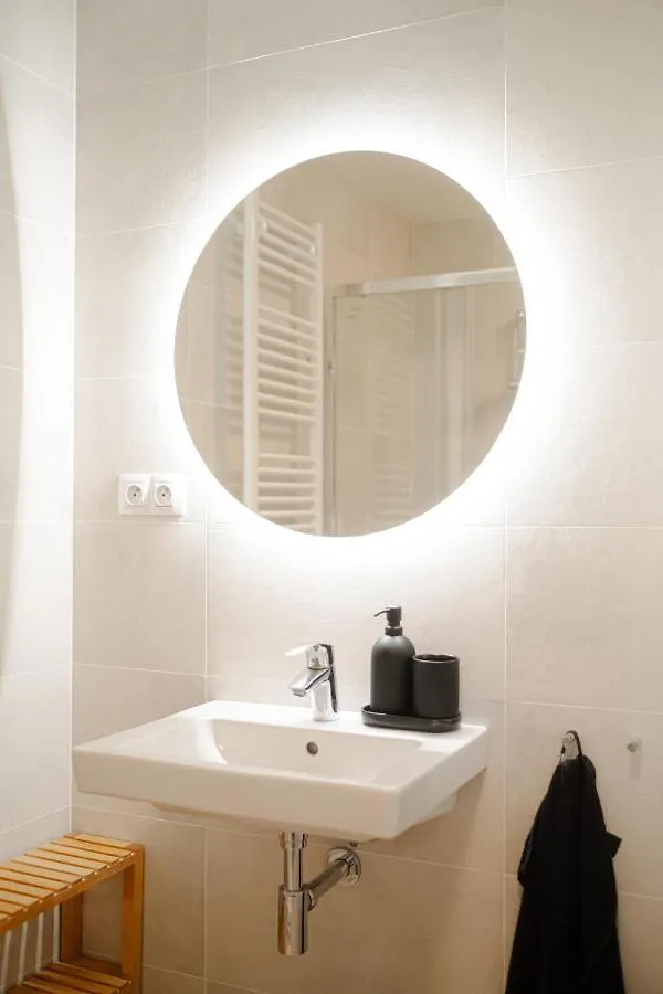 Newly Built Apartment In Vibrant Neighbourhood Praag 0*,  Tsjechië